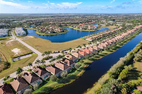 View/Area - 2902 Aviamar Cir, Naples, FL 34114 photo 6 of 13