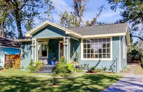 1208 E Giddens Ave, Tampa, FL 33603