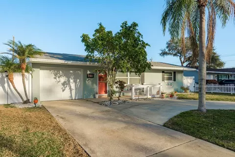 2009 Douglas Ave, Dunedin, FL 34698