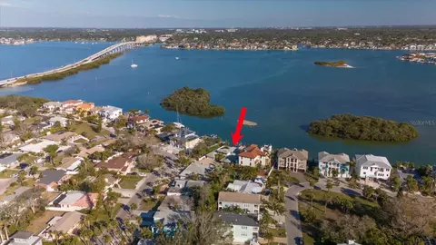 701 Harbor Dr, Belleair Beach, FL 33786
