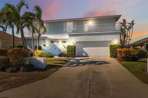 727 Key Royale Dr, Holmes Beach, FL 34217