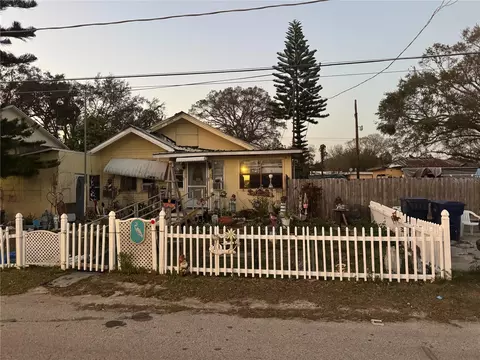 2216 Saxon St, Tampa, FL 33605