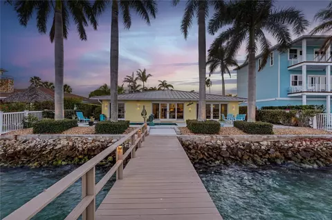 11385 9th St E, Treasure Island, FL 33706