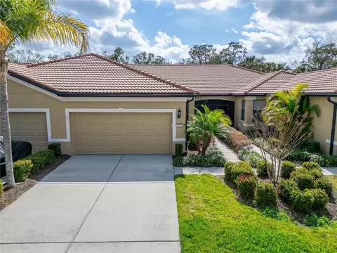 438 Seneca Falls Dr, Apollo Beach, FL 33572