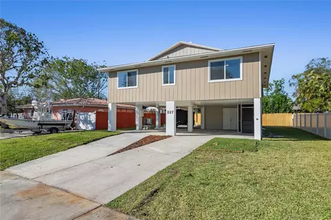 227 84th Ave NE, Saint Petersburg, FL 33702