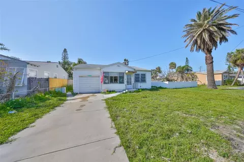 15548 1st St E, Redington Beach, FL 33708