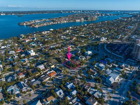 939 Mandalay Ave, Clearwater Beach, FL 33767
