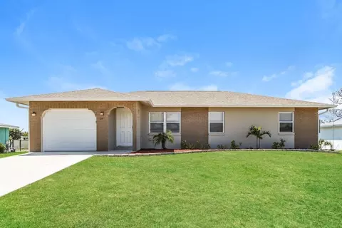 28 Caddy Rd, Rotonda West, FL 33947