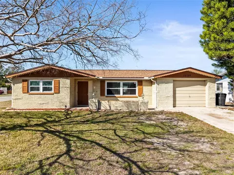 10735 Manchester Rd, Port Richey, FL 34668
