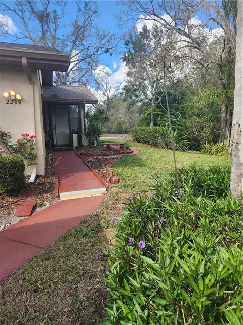 2209 Canterbury Ln, Sun City Center, FL 33573