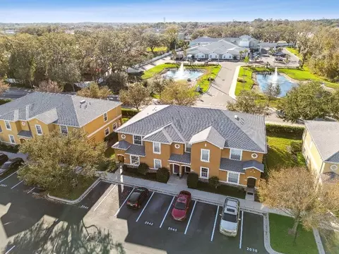 2044 Greenwood Valley Dr, Plant City, FL 33563