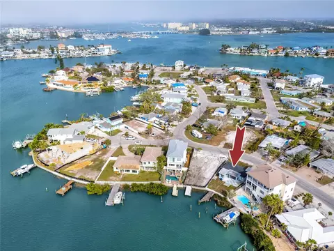 14050 W Parsley Dr, Madeira Beach, FL 33708