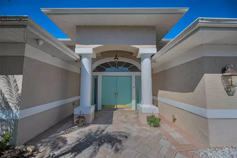 8155 Elisabeth Ln, Seminole, FL 33777