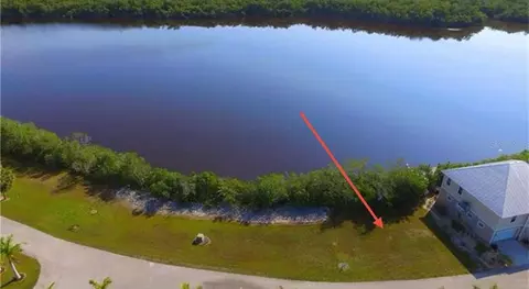 324 Freesia St, Everglades City, FL 34139