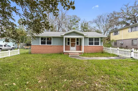 802 Whiteway Dr, Brooksville, FL 34601