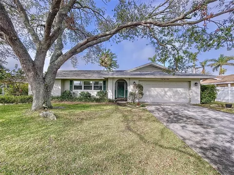 6880 Greenbrier Dr, Seminole, FL 33777