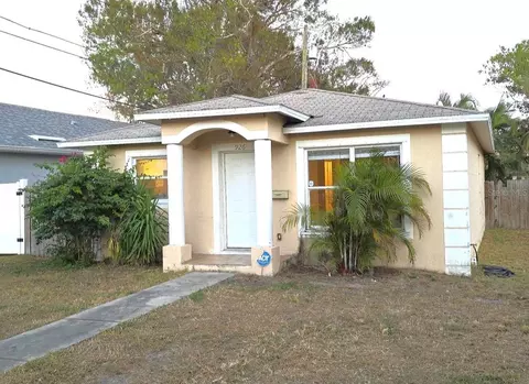 926 43rd St S, Saint Petersburg, FL 33711
