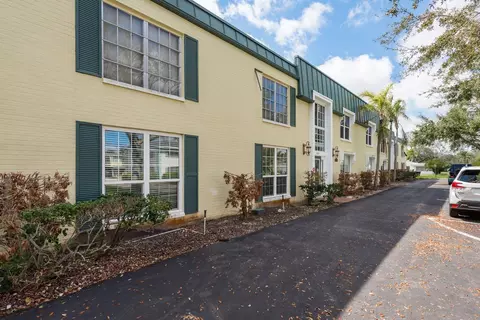 515 Bayview Dr NE #4, Saint Petersburg, FL 33704