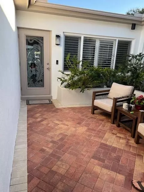 16103 4th St E, Redington Beach, FL 33708