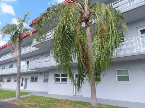 5660 80th St N #A205, Saint Petersburg, FL 33709