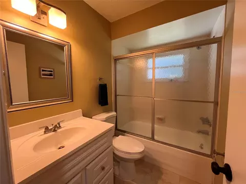 Bath - 1635 N Florida Ave, Hernando, FL 34442 photo 2 of 4