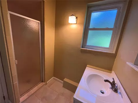Bath - 1635 N Florida Ave, Hernando, FL 34442 photo 4 of 4