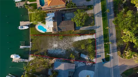 10304 Paradise Blvd, Treasure Island, FL 33706