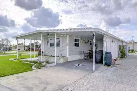 4641 Madison Ave, Zephyrhills, FL 33541