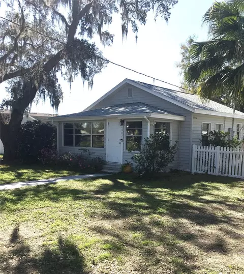 4905 Court St, Zephyrhills, FL 33541