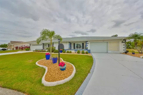 1805 Columbine Pl, Sun City Center, FL 33573