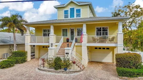 536 Ontario Ave, Crystal Beach, FL 34681