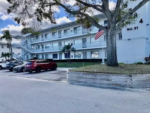 8584 111th St #102, Seminole, FL 33772