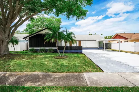 10064 82nd St, Seminole, FL 33777