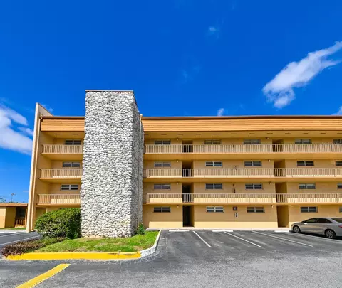 5820 N Church Ave #430, Tampa, FL 33614