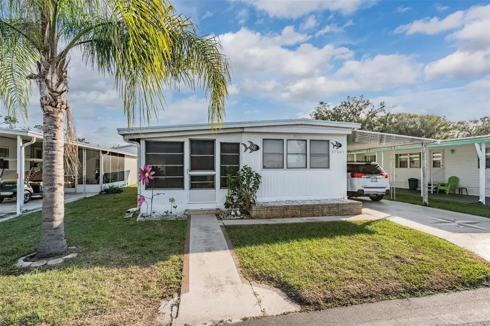  37042 Lois Ave, Zephyrhills, FL 33542 photo 3