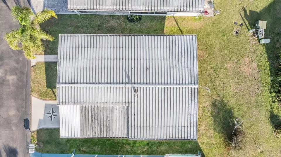  37042 Lois Ave, Zephyrhills, FL 33542 photo 2