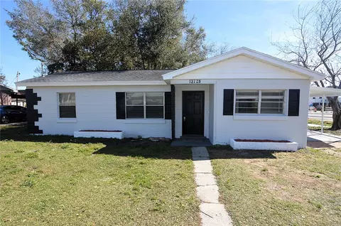 13728 1st St, Dade City, FL 33525