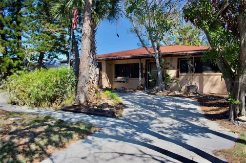 925 Lantana Ave, Clearwater Beach, FL 33767