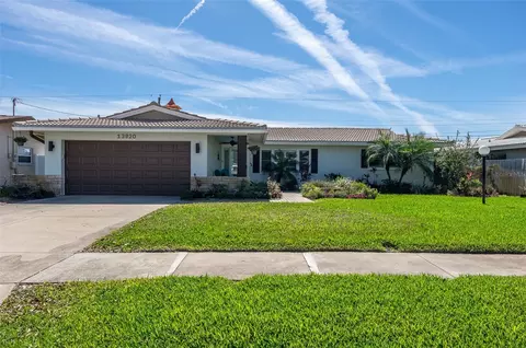 13920 Pinecrest Dr, Largo, FL 33774