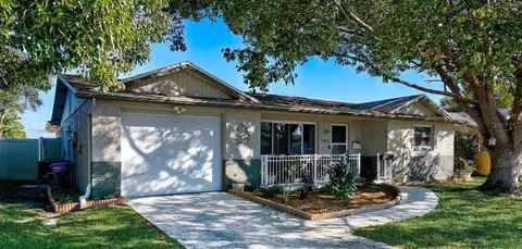 9436 Glen Moor Ln, Port Richey, FL 34668