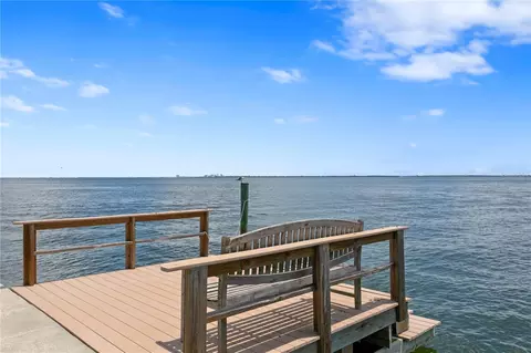 2090 Iowa Ave NE, Saint Petersburg, FL 33703