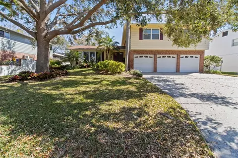 8555 140th St, Seminole, FL 33776