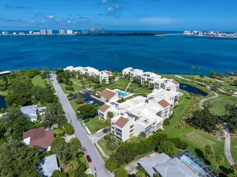 50 Coe Rd #111, Belleair, FL 33756