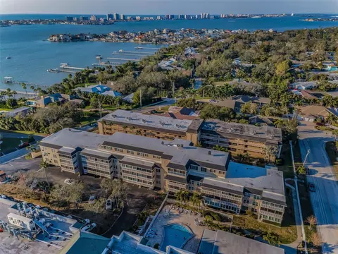 147 Bluff View Dr #304, Belleair Bluffs, FL 33770