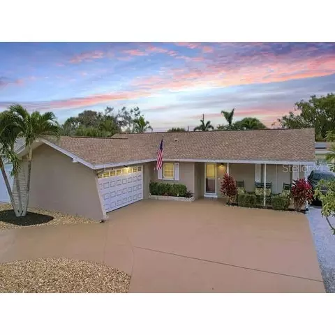8983 117th St, Seminole, FL 33772