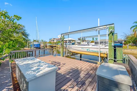 10627 Hatteras Dr, Tampa, FL 33615