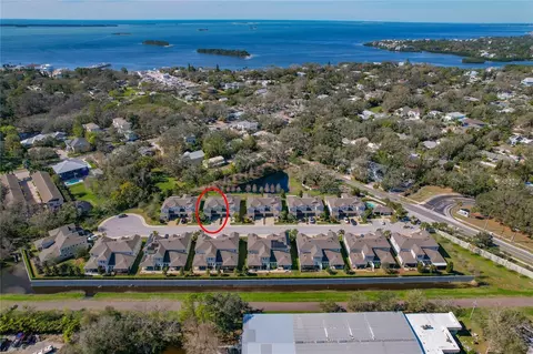 582 Ozona Village Dr, Palm Harbor, FL 34683