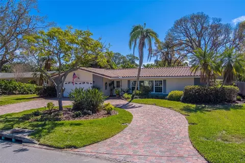 809 Royal Dr, Largo, FL 33770 photo 1