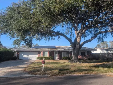 13913 Dominica Dr, Seminole, FL 33776