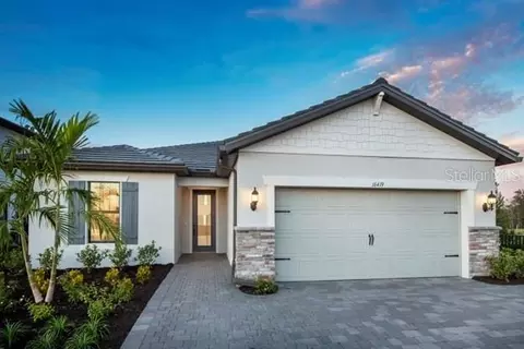 5732 Bluestar Ct, Lakewood Ranch, FL 34211